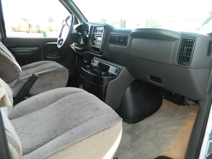 2002 Chevrolet Express - Image 5 of 7
