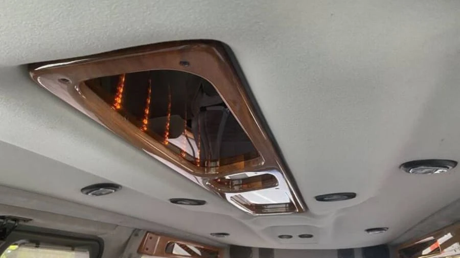 2002 Chevrolet Express - Image 6 of 16