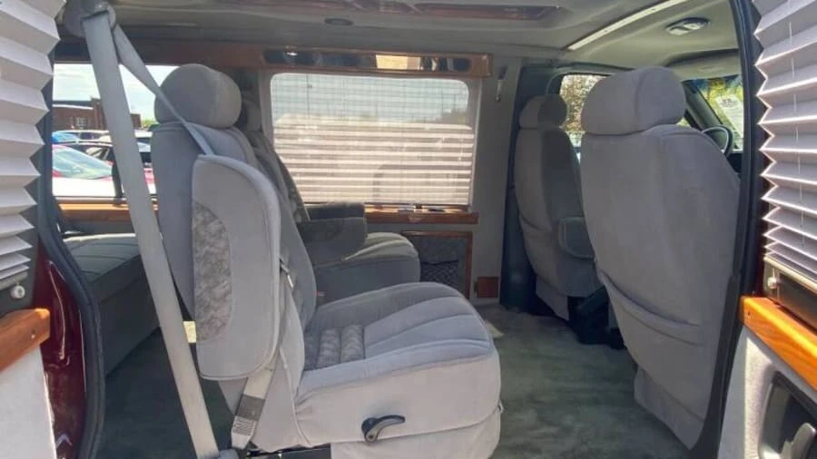 2002 Chevrolet Express - Image 9 of 16