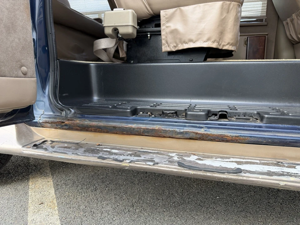 2002 Chevrolet Express - Image 17 of 24