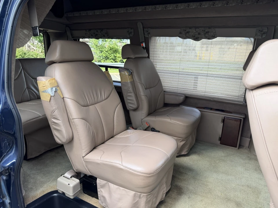 2002 Chevrolet Express - Image 10 of 24