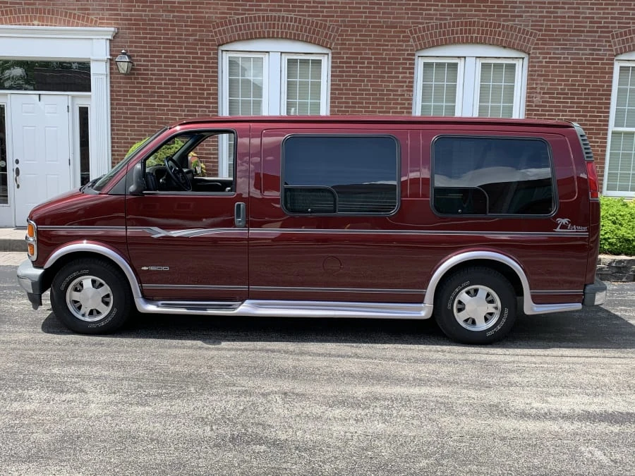 2002 Chevrolet Express - Image 2 of 9