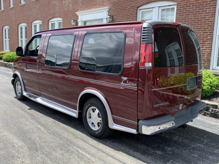 2002 Chevrolet Express - Image 3 of 9