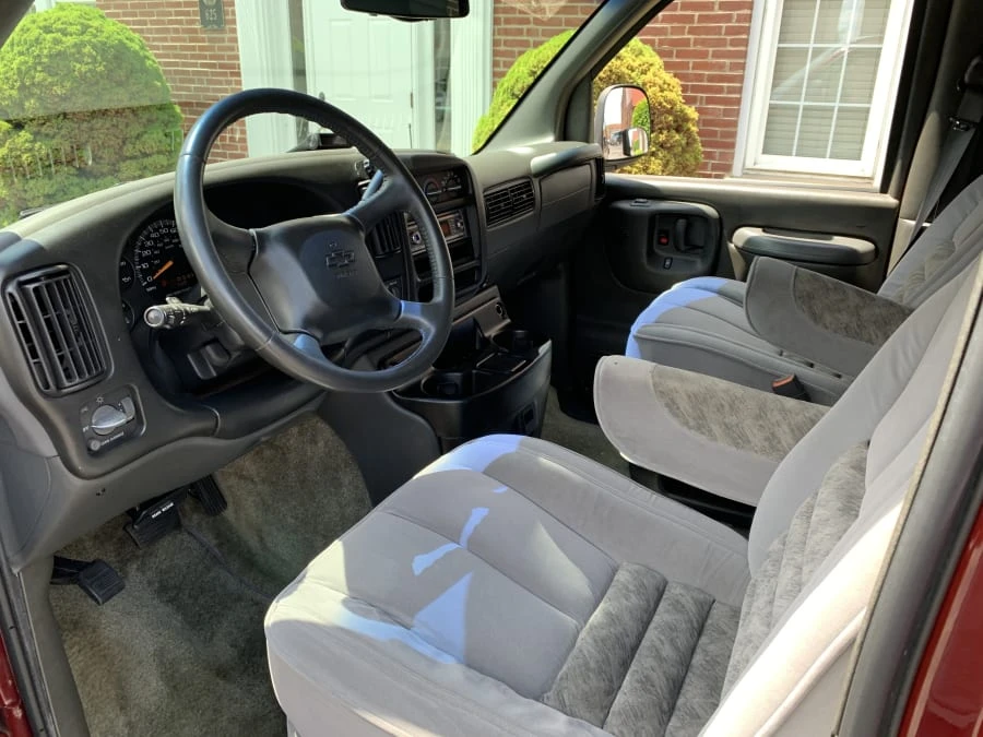 2002 Chevrolet Express - Image 4 of 9