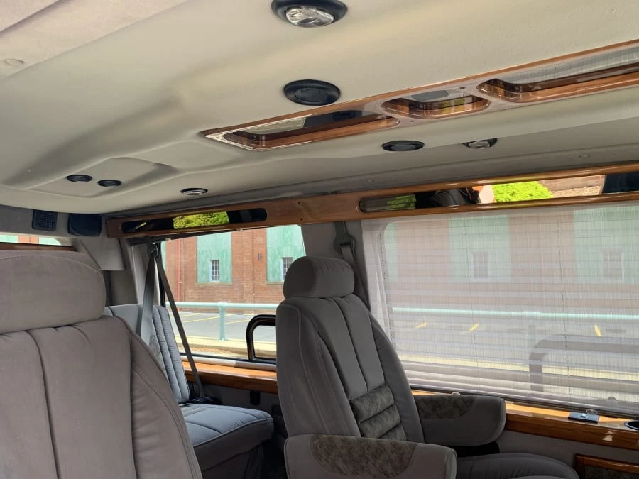 2002 Chevrolet Express - Image 7 of 9