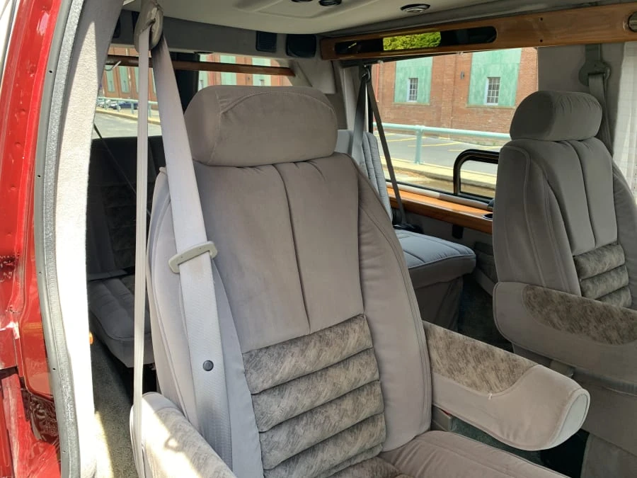 2002 Chevrolet Express - Image 8 of 9