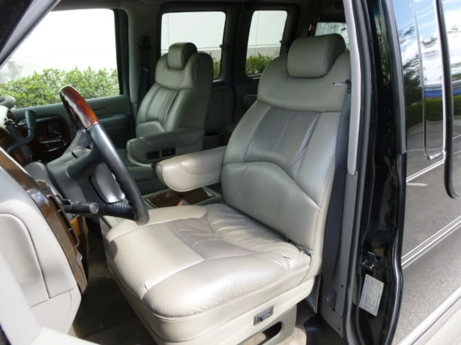 2002 Chevrolet Express - Image 5 of 12