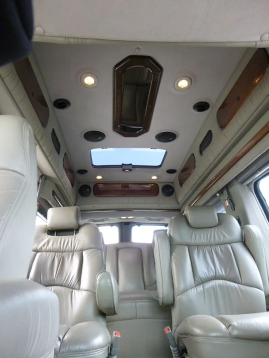 2002 Chevrolet Express - Image 6 of 12