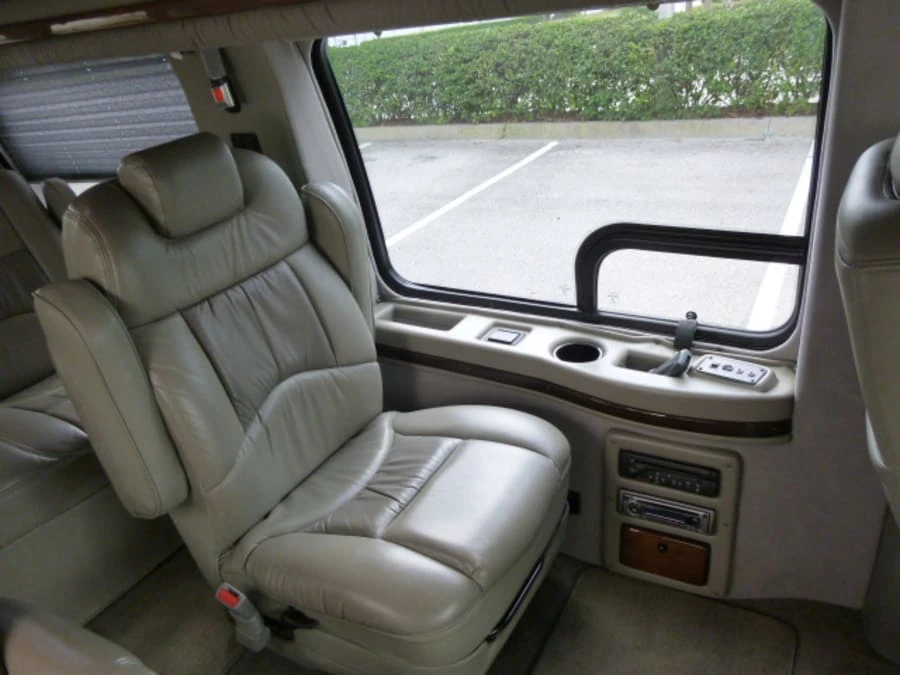 2002 Chevrolet Express - Image 7 of 12