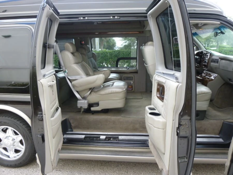 2002 Chevrolet Express - Image 8 of 12