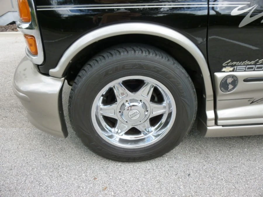 2002 Chevrolet Express - Image 11 of 12