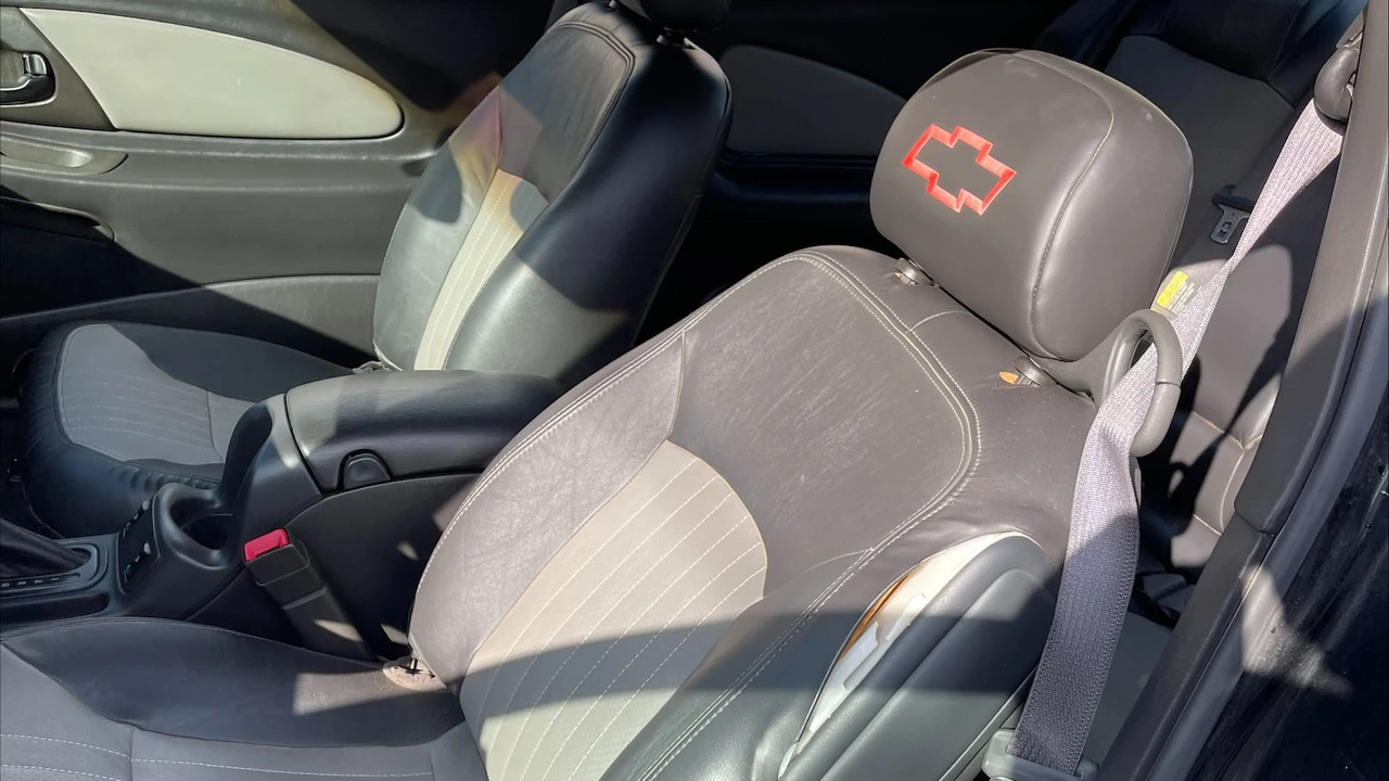 2002 Chevrolet Monte Carlo 6th Gen - Image 5 of 11