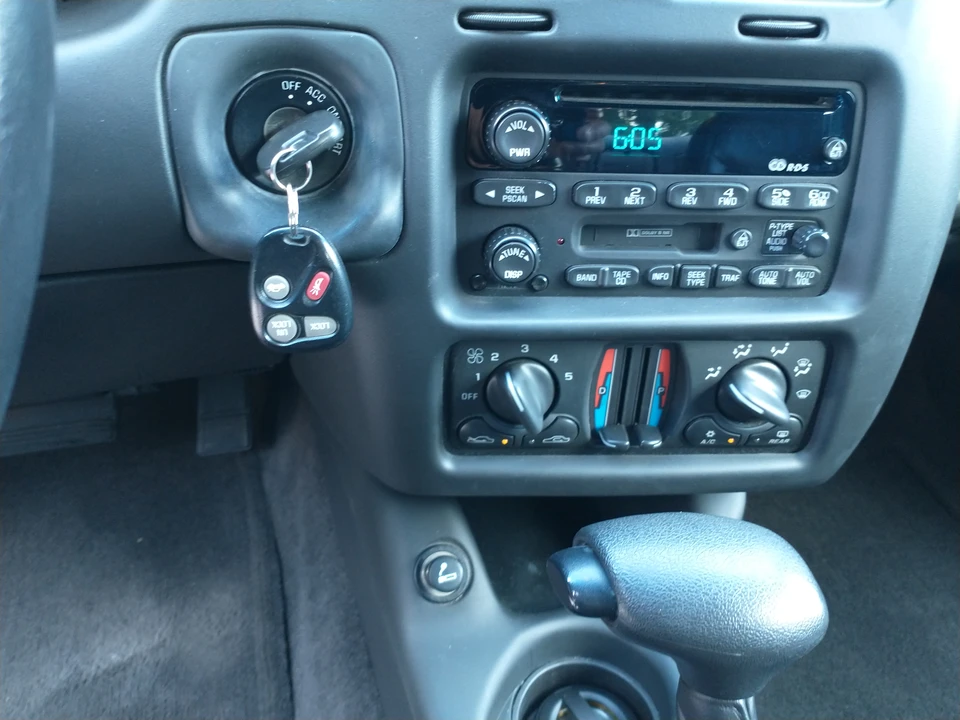 2002 Chevrolet Monte Carlo 6th Gen - Image 19 of 31