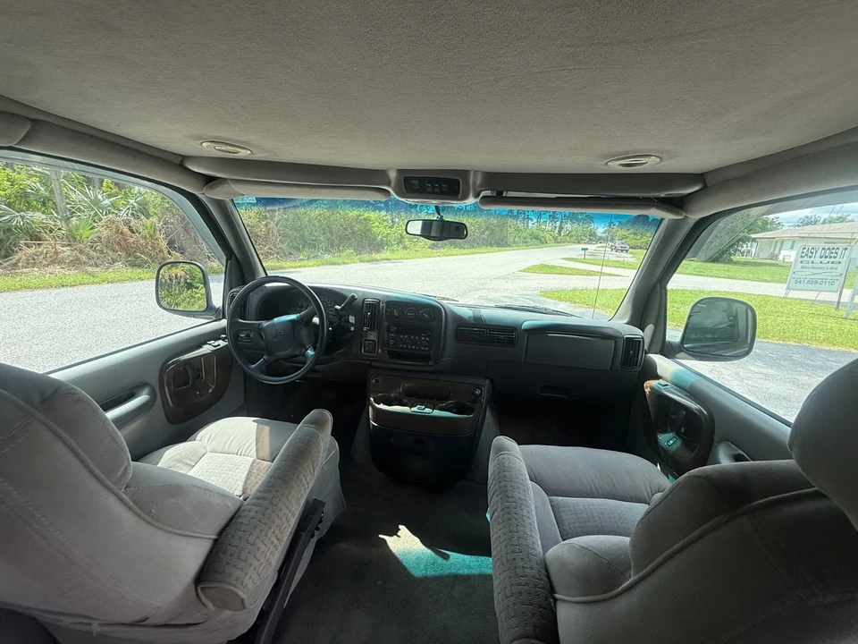 2002 Chevrolet Express - Image 18 of 21