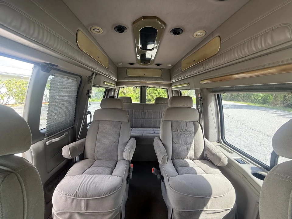 2002 Chevrolet Express - Image 19 of 21