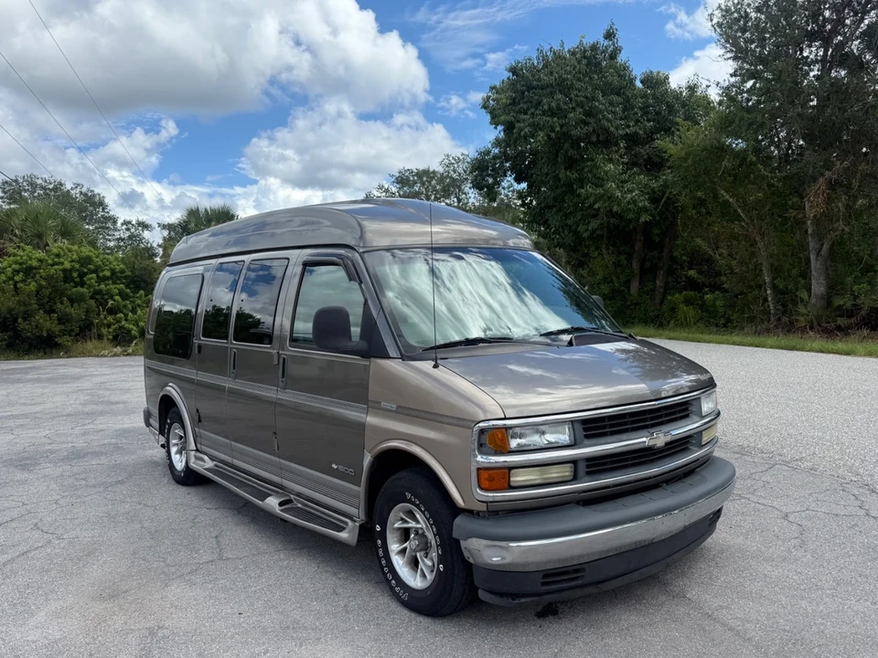 2002 Chevrolet Express - Image 2 of 21