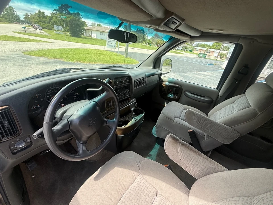 2002 Chevrolet Express - Image 13 of 21