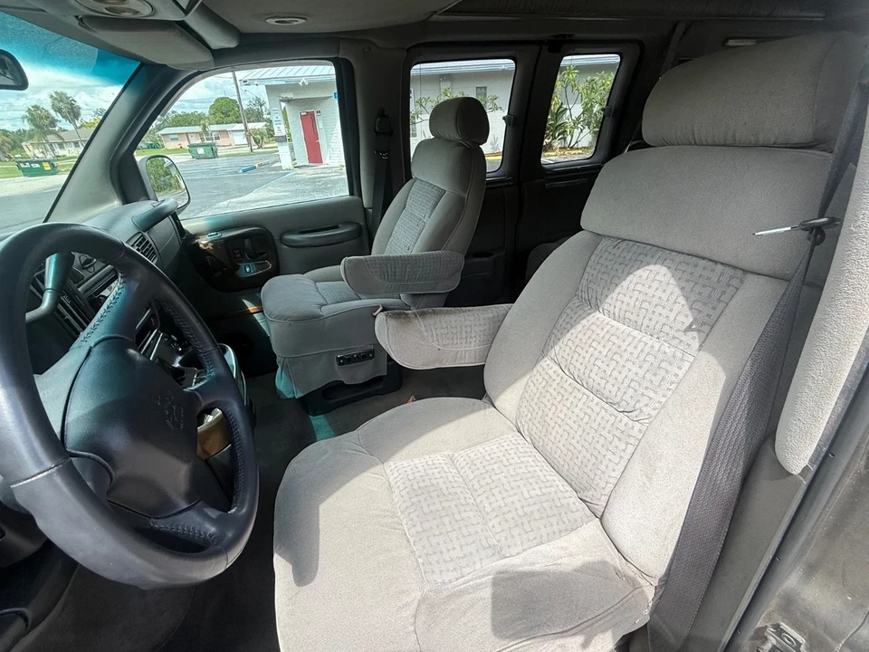 2002 Chevrolet Express - Image 12 of 21