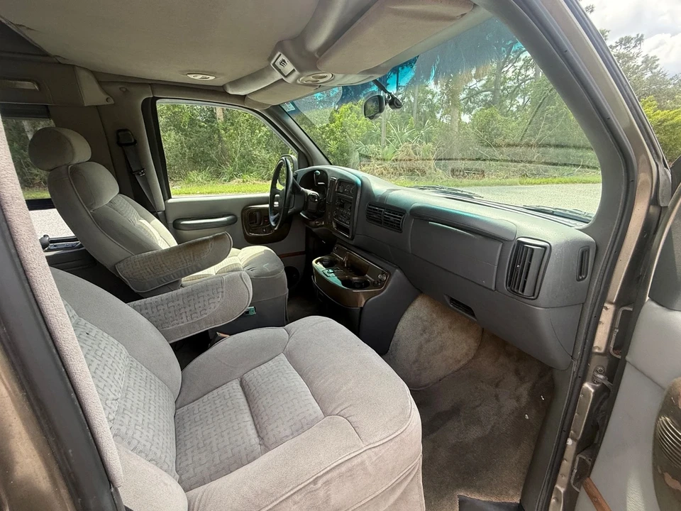 2002 Chevrolet Express - Image 14 of 21