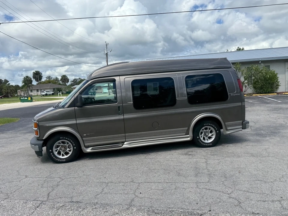 2002 Chevrolet Express - Image 7 of 21