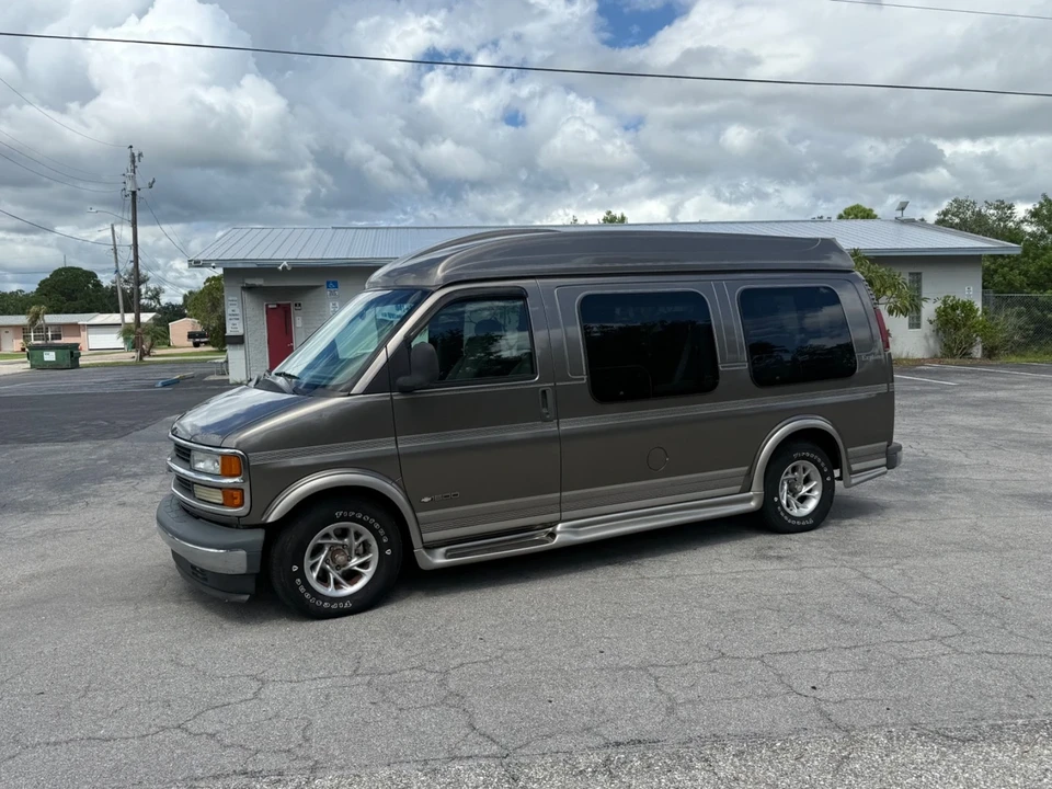 2002 Chevrolet Express - Image 8 of 21
