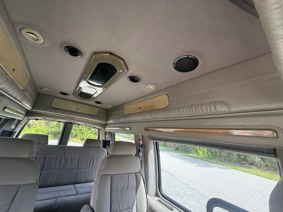 2002 Chevrolet Express - Image 20 of 21