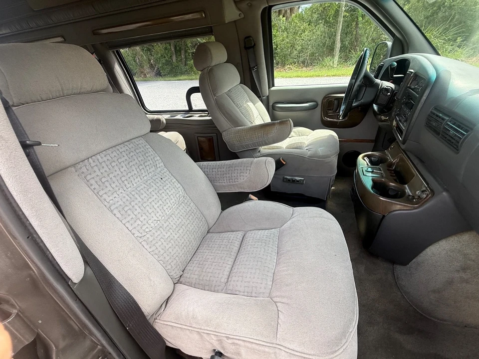 2002 Chevrolet Express - Image 15 of 21