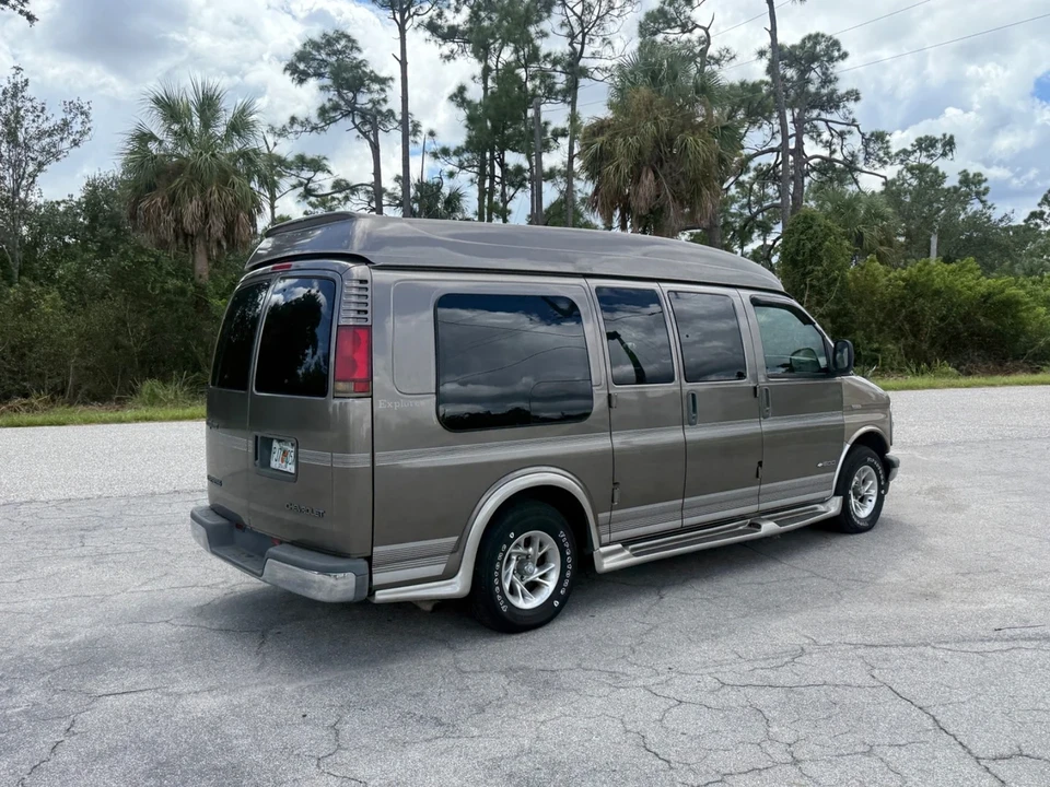 2002 Chevrolet Express - Image 4 of 21