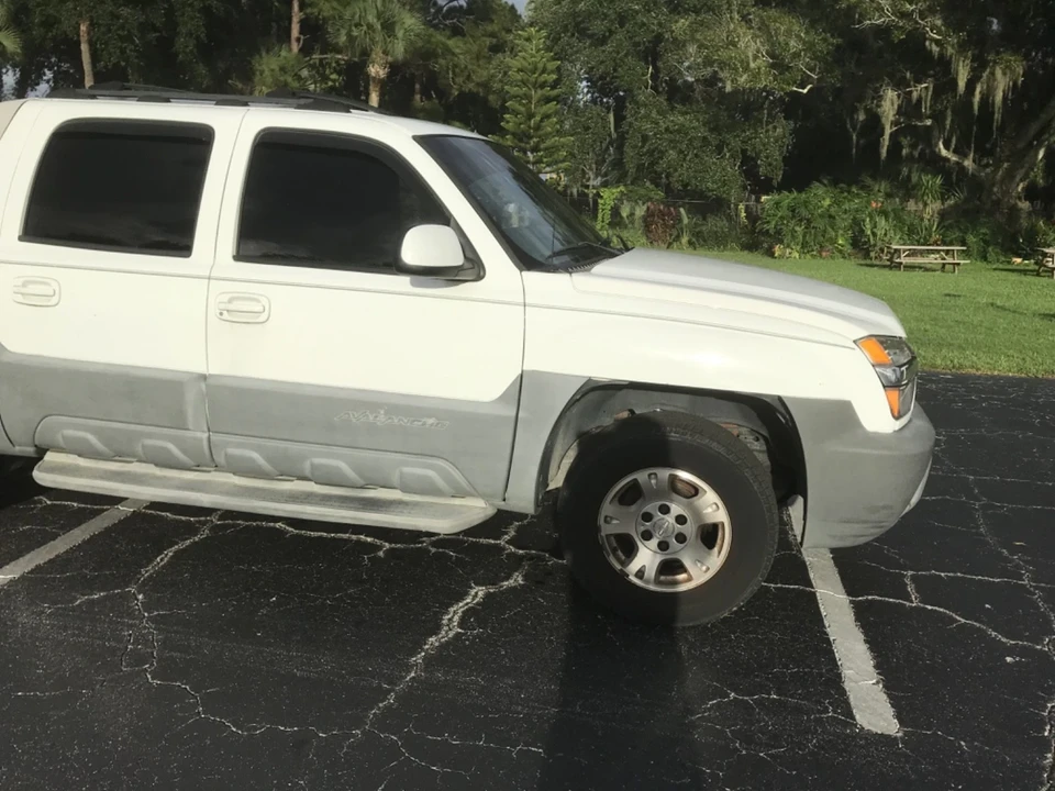 2002 Chevrolet Avalanche - Image 5 of 20