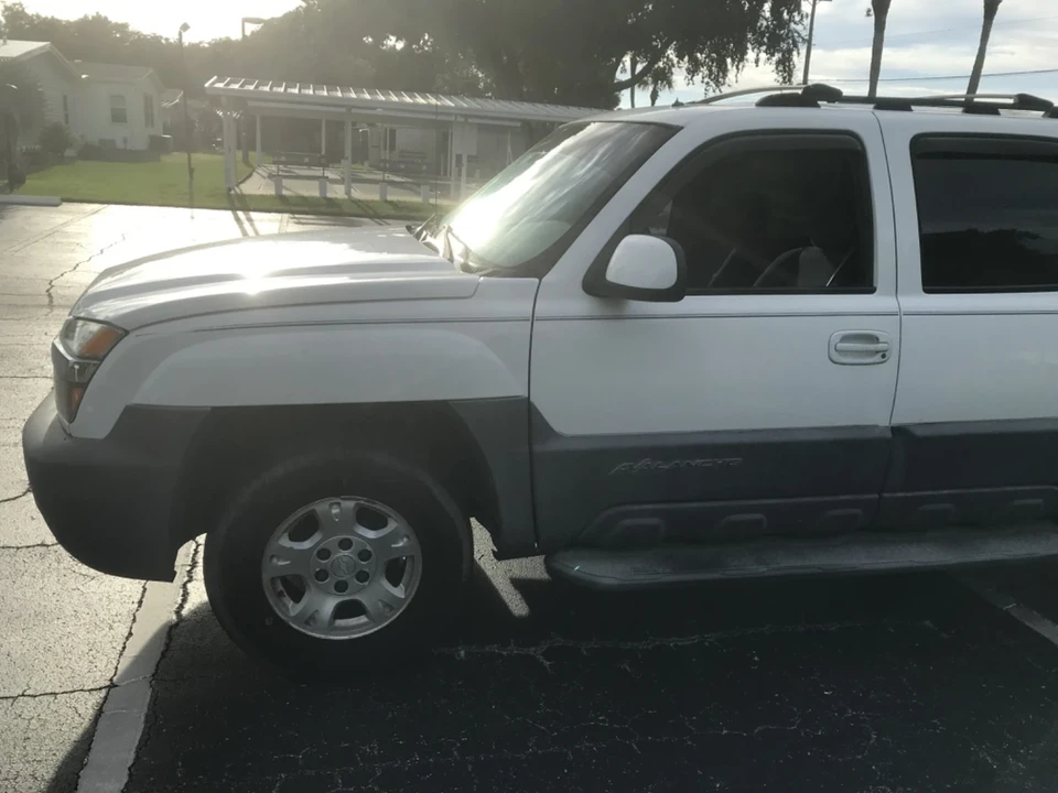 2002 Chevrolet Avalanche - Image 4 of 20