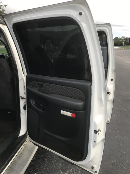 2002 Chevrolet Avalanche - Image 9 of 20