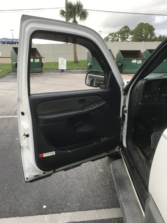 2002 Chevrolet Avalanche - Image 18 of 20