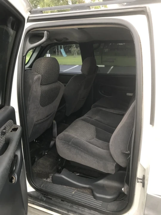 2002 Chevrolet Avalanche - Image 16 of 20