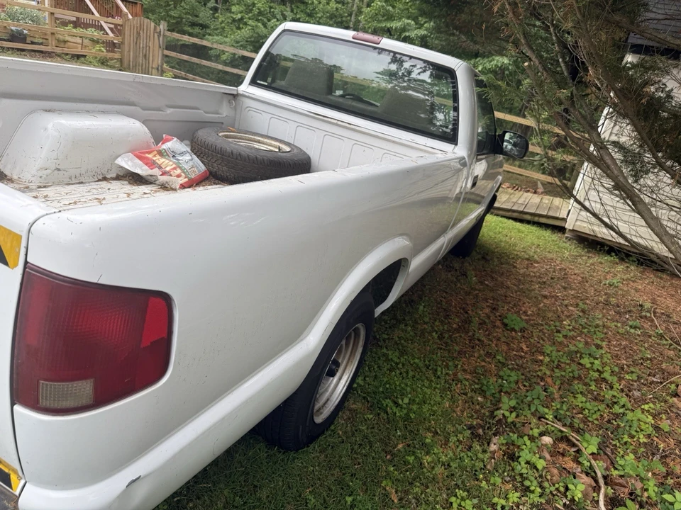 2002 Chevrolet S-10 - Image 6 of 6