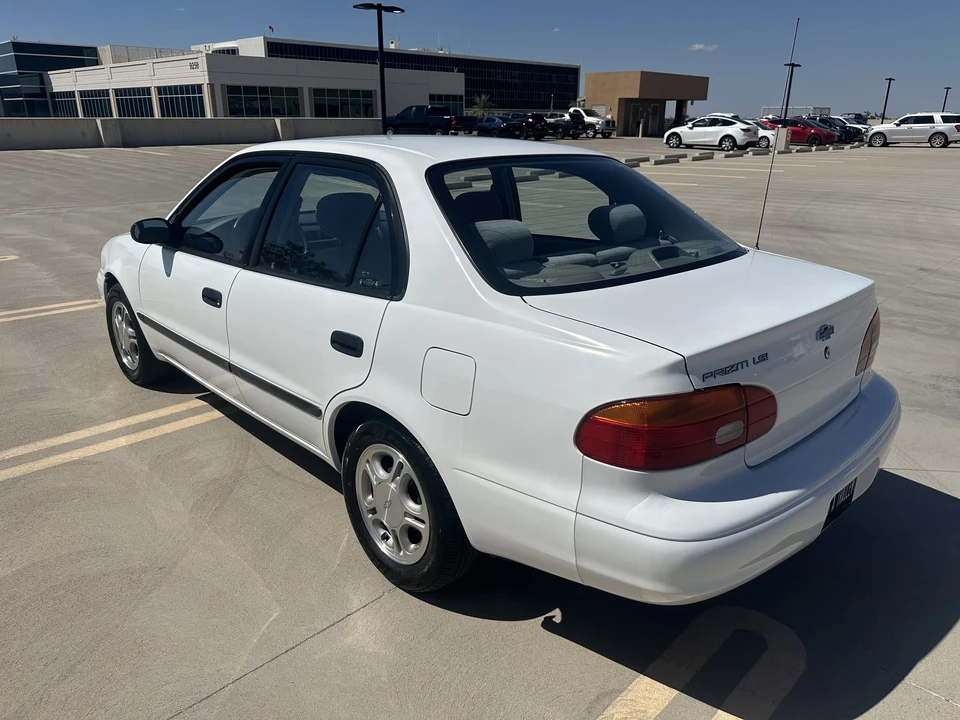 2002 Chevrolet - Image 11 of 31