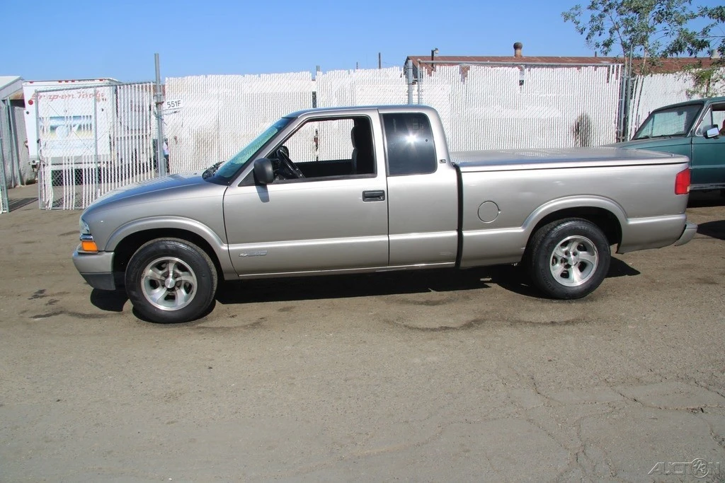 2002 Chevrolet S-10 Blazer 2nd Gen - Image 3 of 21