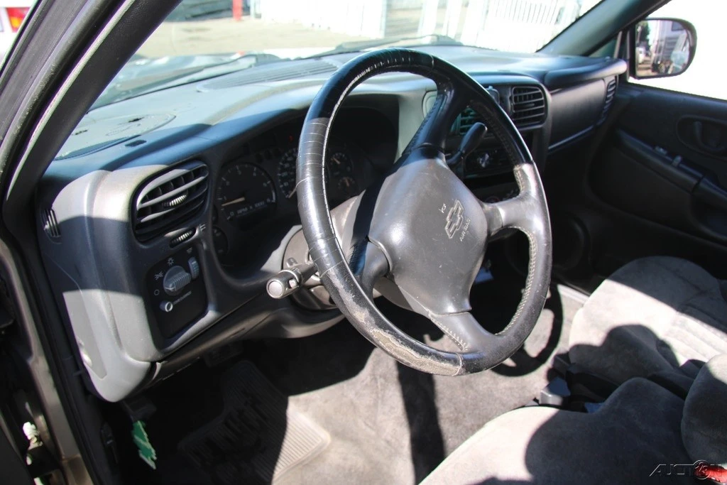 2002 Chevrolet S-10 Blazer 2nd Gen - Image 13 of 21