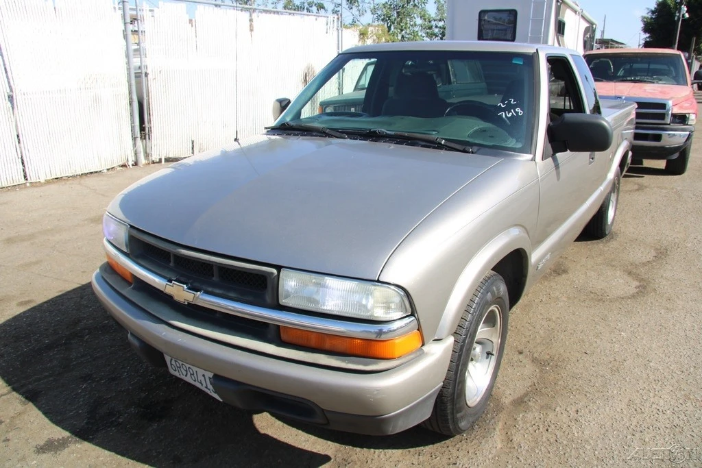 2002 Chevrolet S-10 Blazer 2nd Gen - Image 2 of 21
