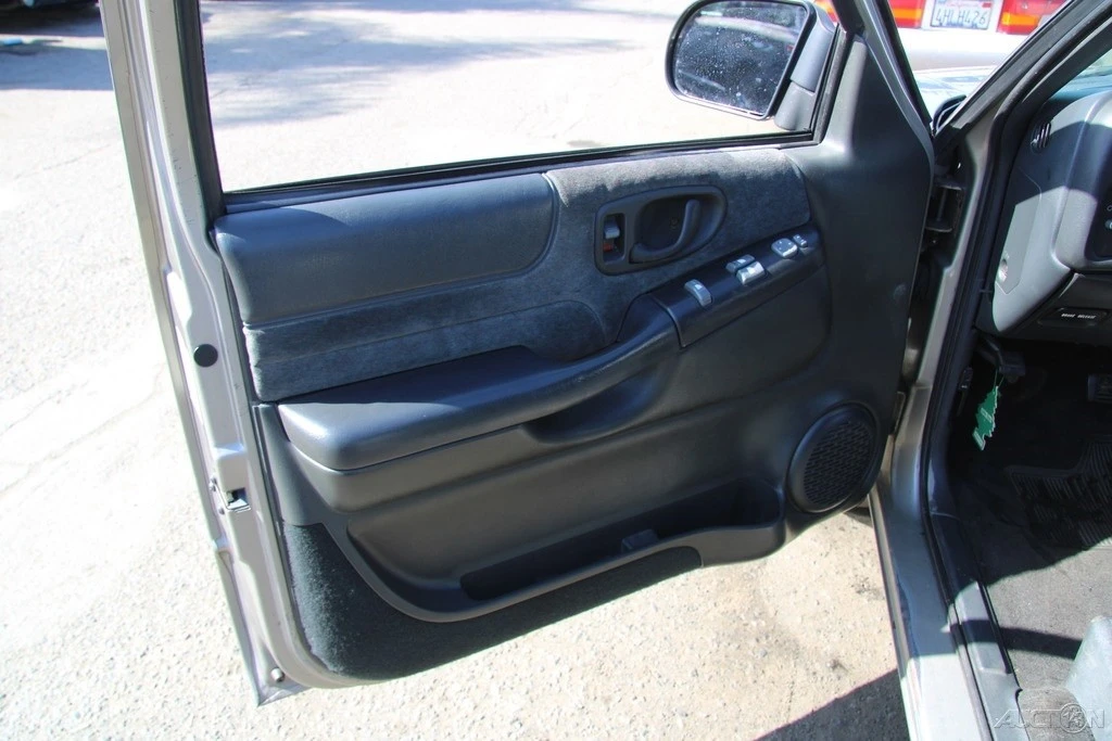 2002 Chevrolet S-10 Blazer 2nd Gen - Image 11 of 21