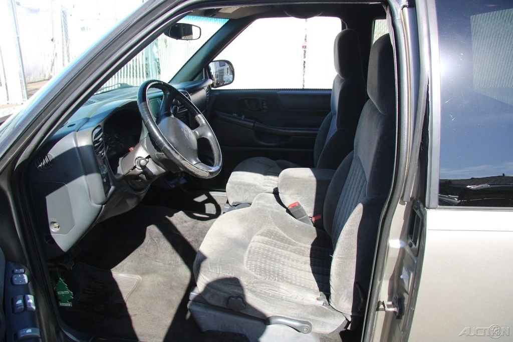 2002 Chevrolet S-10 Blazer 2nd Gen - Image 12 of 21