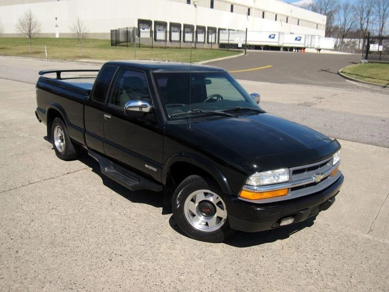 2002 Chevrolet S-10 - Image 2 of 12