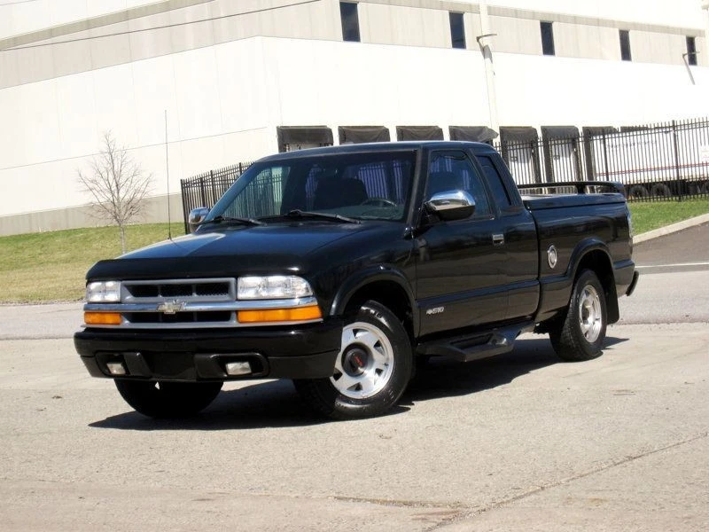 2002 Chevrolet S-10 - Image 3 of 12