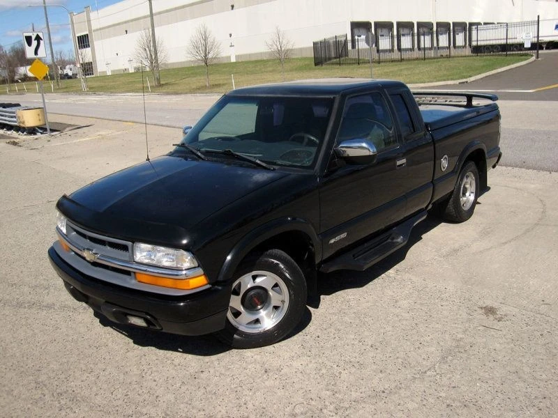 2002 Chevrolet S-10 - Image 4 of 12