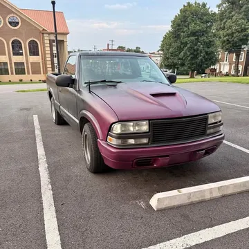 2002 Chevrolet S-10 LS Pickup 2D 6 ft