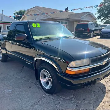 2002 Chevrolet S-10 LS Pickup 2D 6 ft