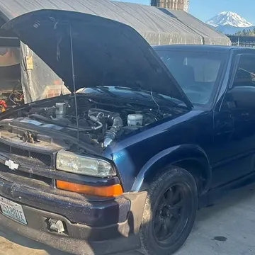2002 Chevrolet S-10 LS Pickup 3D 6 ft