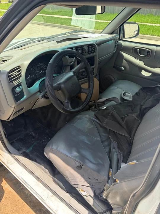 2002 Chevrolet S-10 - Image 12 of 15