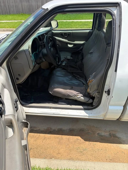 2002 Chevrolet S-10 - Image 13 of 15