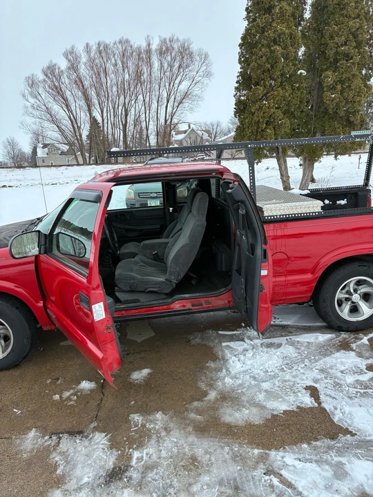 2002 Chevrolet S-10 Blazer 2nd Gen - Image 2 of 11