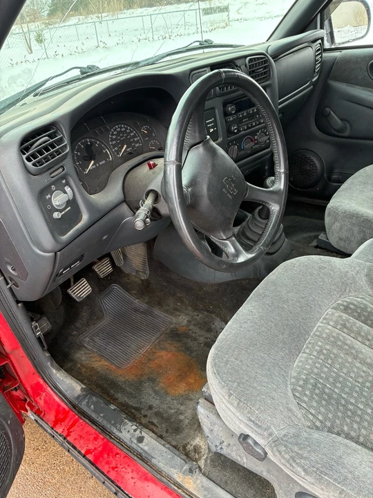 2002 Chevrolet S-10 Blazer 2nd Gen - Image 8 of 11
